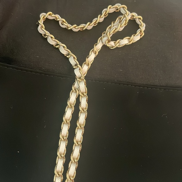 CHANEL purse NEW, off white with golden hardware, box and cards included - Picture 10 of 11